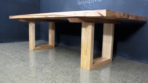 Bella Table