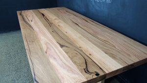 Bella Table