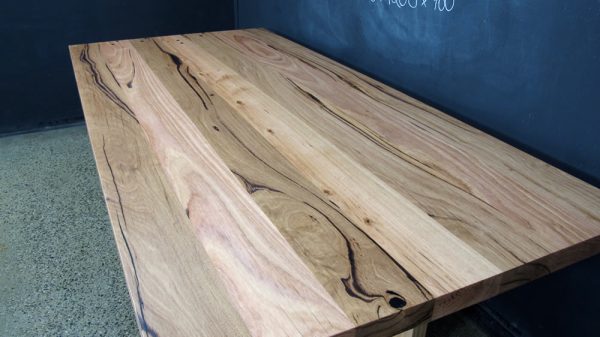 Bella Table