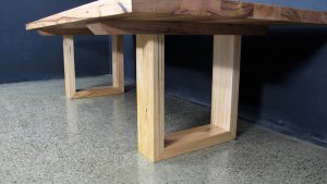 Bella Table