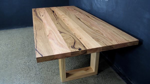 Bella Table